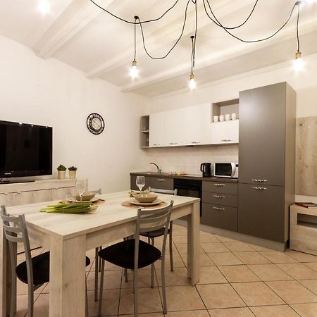 Suite Garibaldi - Smart Holiday Mantua Buitenkant foto