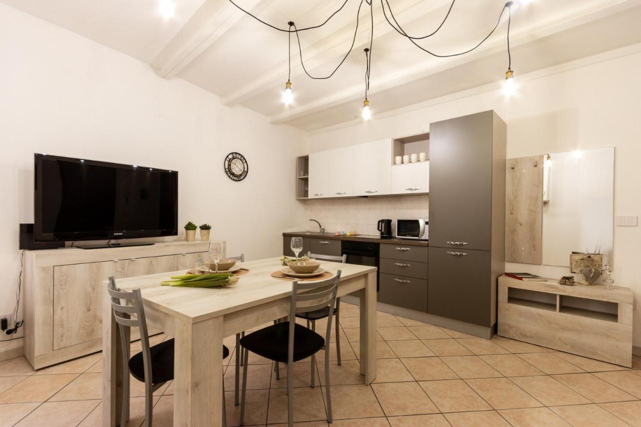 Suite Garibaldi - Smart Holiday Mantua Buitenkant foto