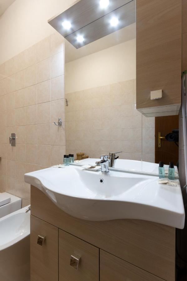 Suite Garibaldi - Smart Holiday Mantua Buitenkant foto